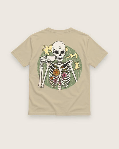 Sand T-shirt back with coffee-drinking skeleton with flowers graphic